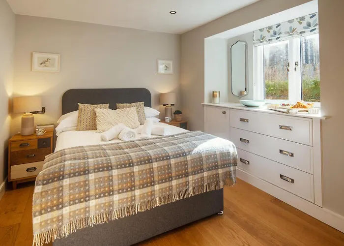 1 Castle Mews
