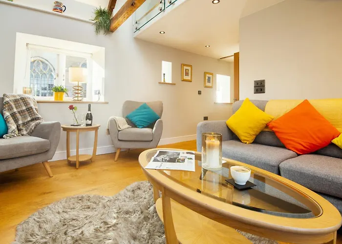 1 Castle Mews
